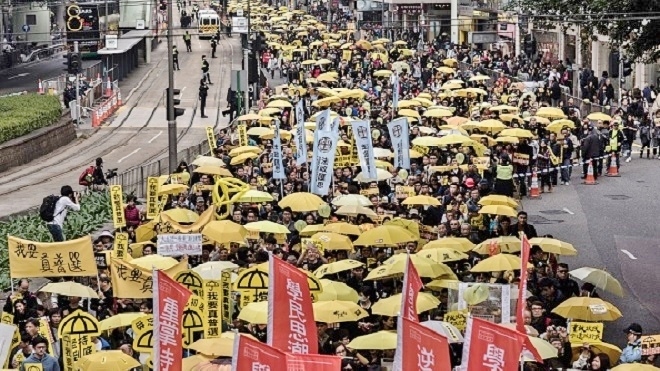 逾萬港人大遊行 續爭真普選 斥中共獨裁