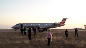 美国航空班机飘异味 机长紧急迫降成功