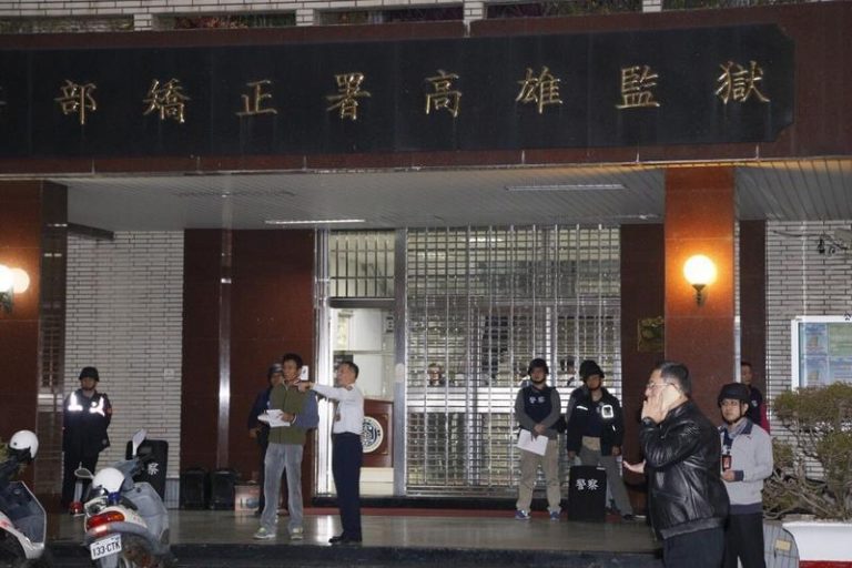 台高雄監獄6犯挾持人質 典獄長請纓換囚