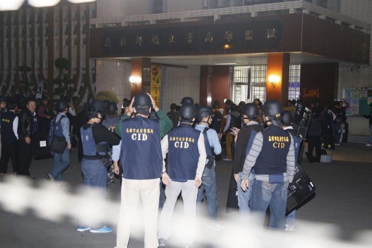 台監獄挾持案 戒護科長獲釋 現場槍響