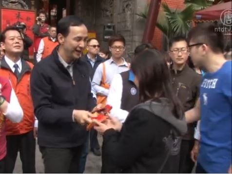 迎戰2016？朱立倫發紅包 蔡英文開金嗓