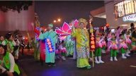 香港花车大游行 15万人共贺新年