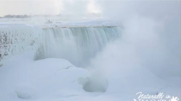 冰雪撞擊出濃霧 尼雅加拉變童話世界