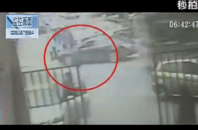 寧波父假意離開 導致3歲娃命喪車輪