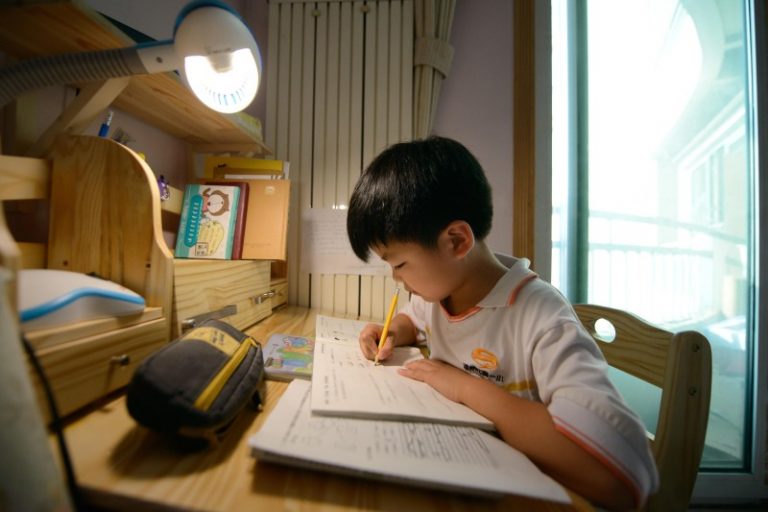福布斯: 學生家庭作業 中國非全球最多？