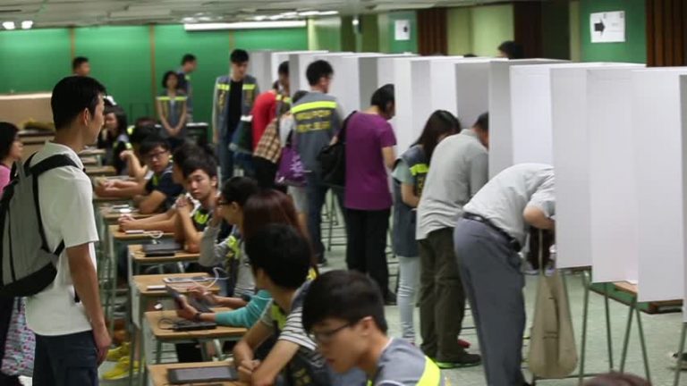 港民研倡政改全民公投 泛民考慮