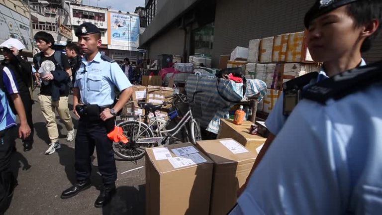港民團「還原上水」清理水貨客垃圾