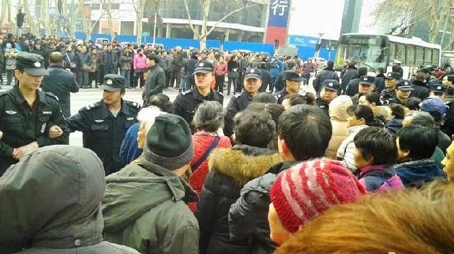 洛陽擔保公司崩盤  上千人堵路討錢