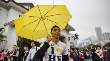 禮賓府開放日 港人再撐黃傘 多人被帶走