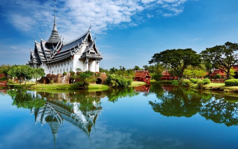 英數男喝得酩酊大醉 酒醒後抵達泰國