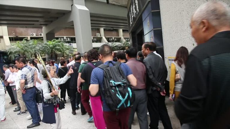 香港真相點 大陸客踴躍三退