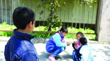 10岁小学生吃5年泥巴木头  父母却不知