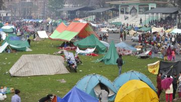 地震受商铺老板保护 中国游客感慨万千