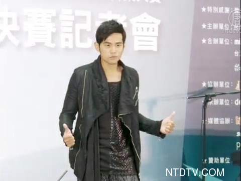 周董婚後首度現身 媒體追問低調不回應