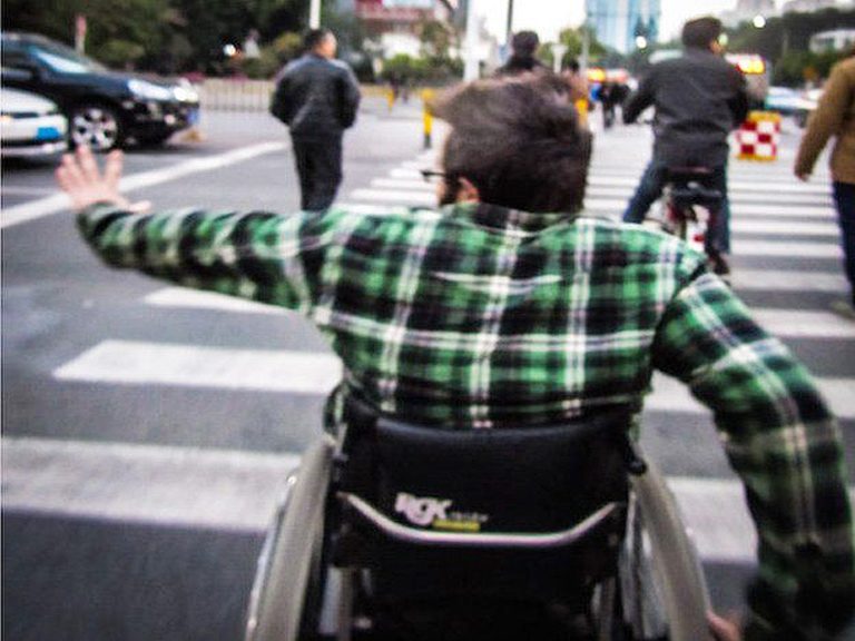 英輪椅男遊中國:「反常」一籮筐