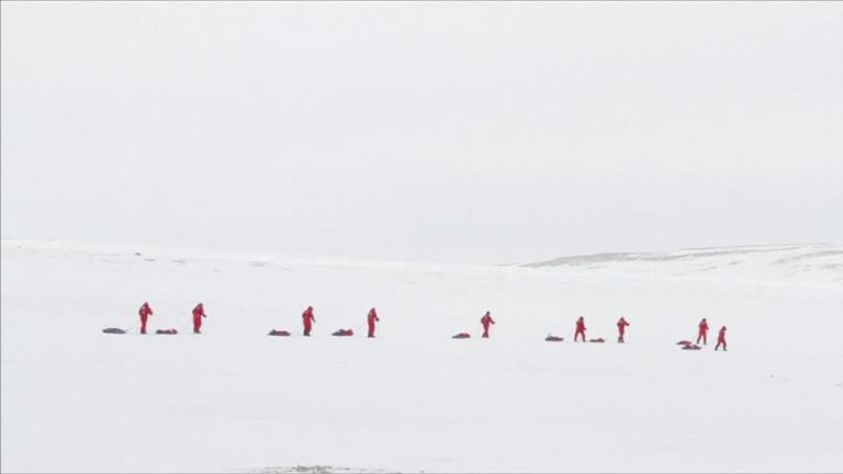 冰天雪地籌善款 北極橄欖球賽創記錄