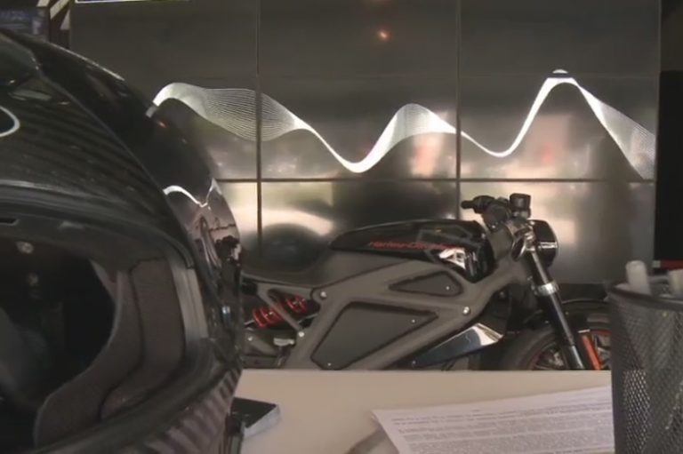電動摩托車“火線”  哈利戴維森的新形象