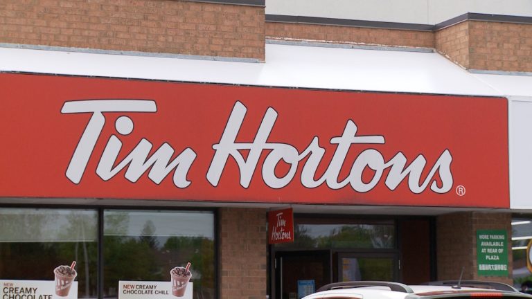 播放Enbridge廣告 Tim Hortons裡外不是人