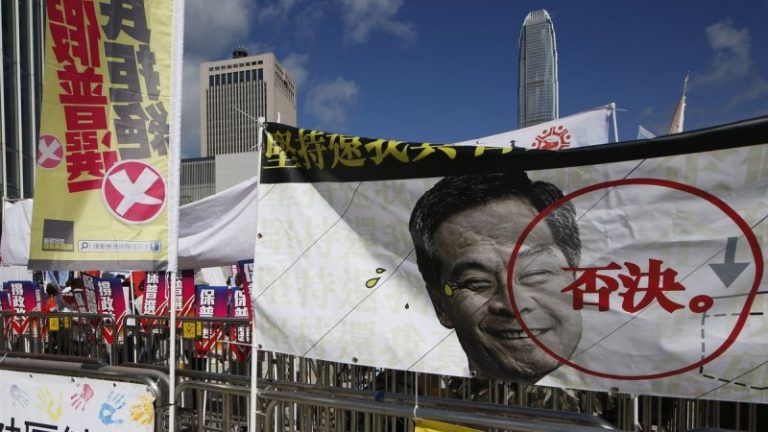 港政改議案被壓倒性否決  中南海緊急密商