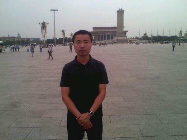 無懼中共恐嚇大陸網友穿黑衫紀念六四