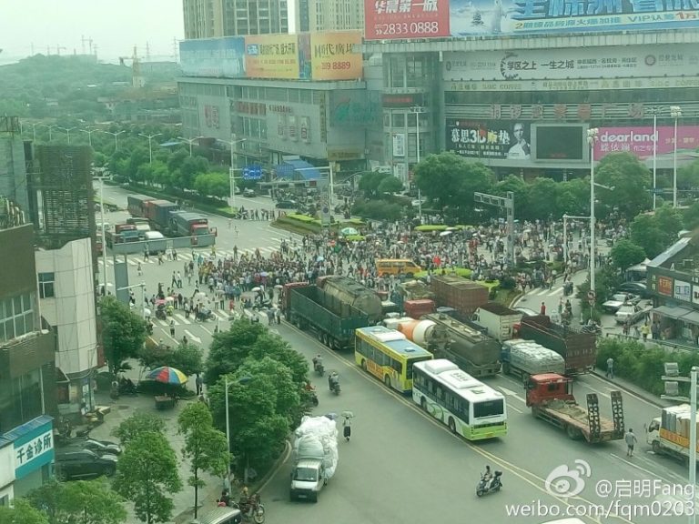 湖南兩千央企下崗工人遊行堵政府遭鎮壓