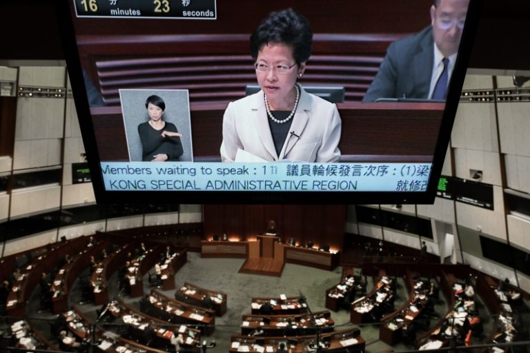 【現場實錄】港立法會審議政改方案情況