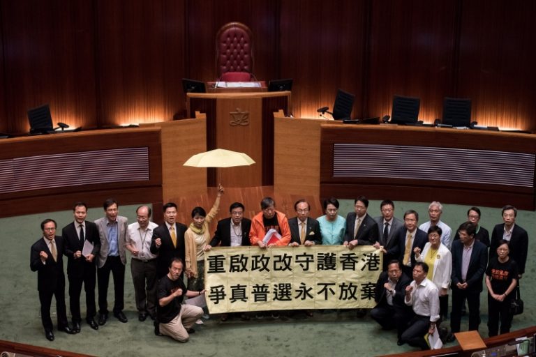 28:8否決假普選 港泛民議員讚「大勝仗」