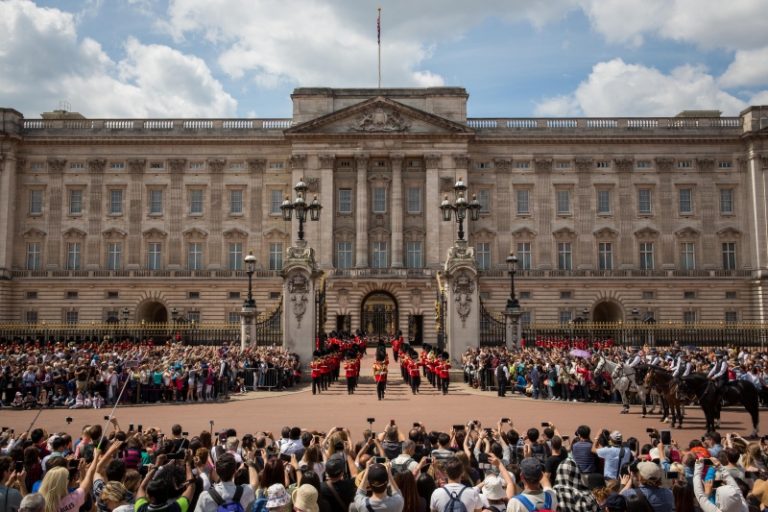 維修需1.5億英鎊 英女王將搬離白金漢宮