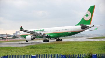 飛機上使用手機 台灣6家航空9月實施