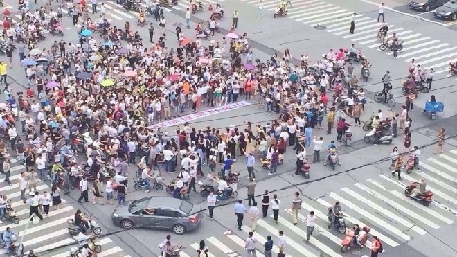滬萬人抗議PX 市區人山人海 傳當局擬打壓