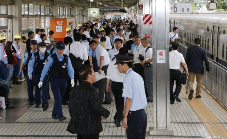 日媒: 新幹線老翁自焚原因曝光