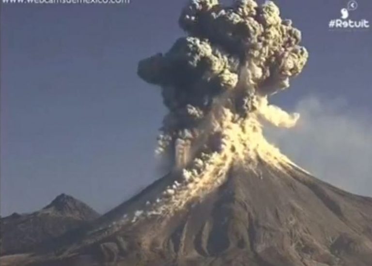 墨西哥火山世紀大爆發 煙柱長達4公里