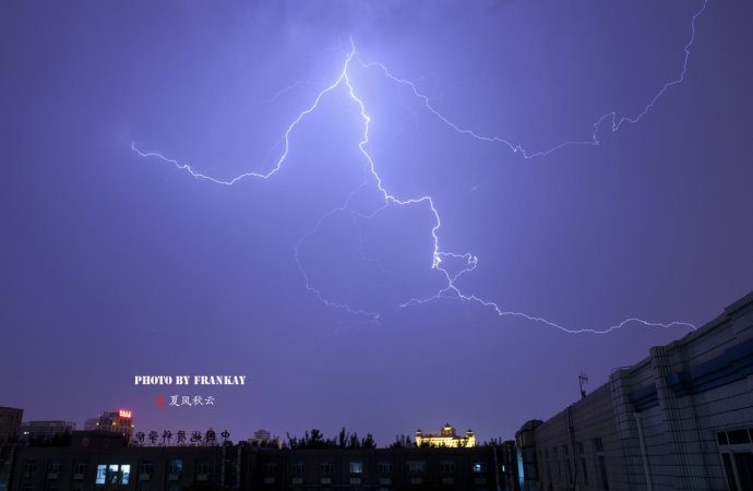 【实拍】北京午夜雷阵雨：闪电的魅力