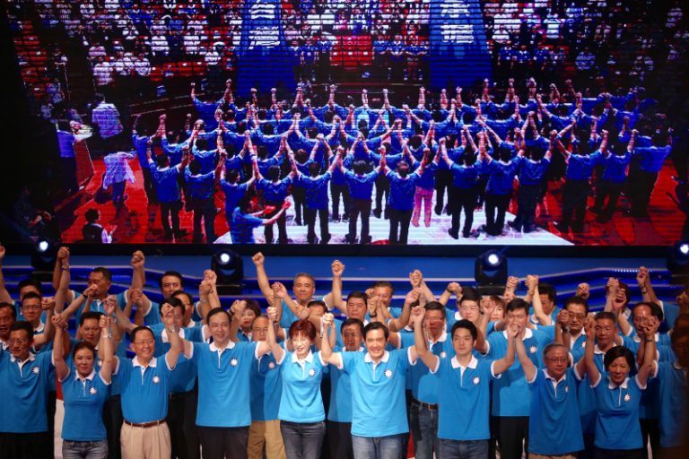 國民黨全代會拍手通過 洪秀柱選總統