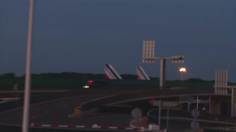 疑MH370殘骸運抵法國 謎團待解