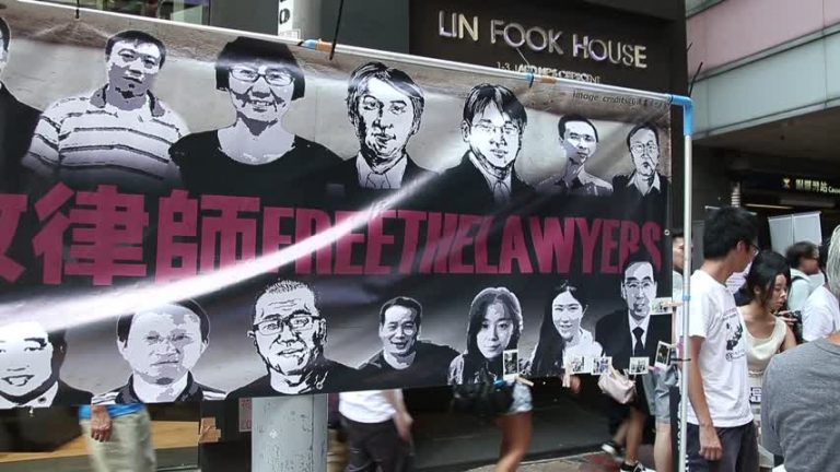 港民團一人一照片聲援大陸維權律師