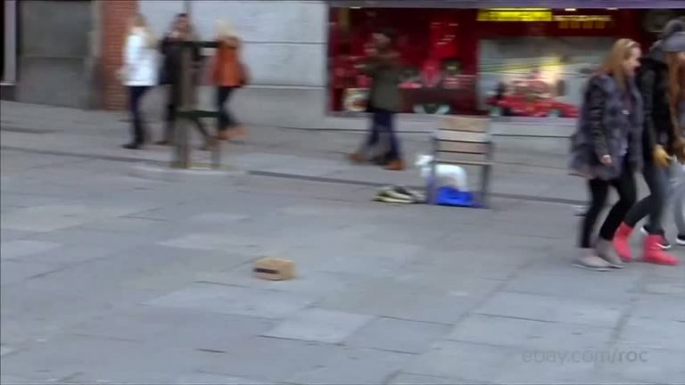 C羅變身街頭賣藝 創意廣告網絡熱傳