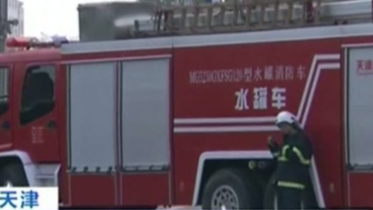 消防員邊哭邊救火：若回不來我爸就是你爸