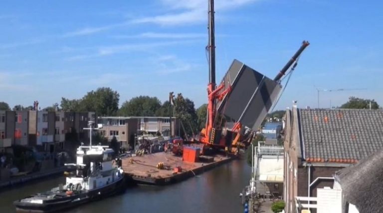 荷蘭起重機吊裝橋面失控 壓毀房屋傷20人