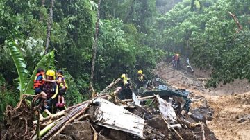 苏迪勒强风豪雨 乌来成“孤岛”特战部队挺进灾区