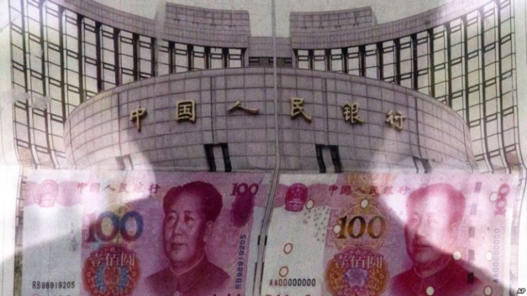 中共央行宣布雙降 專家：或加大人民幣貶值壓力