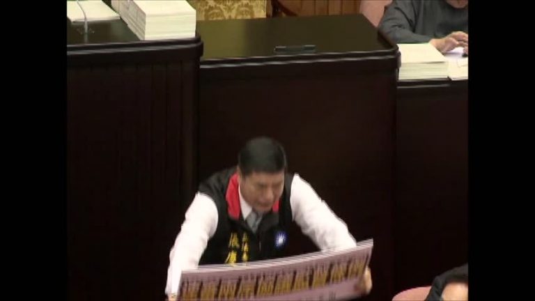 張慶忠跪求速審 兩岸監督條例