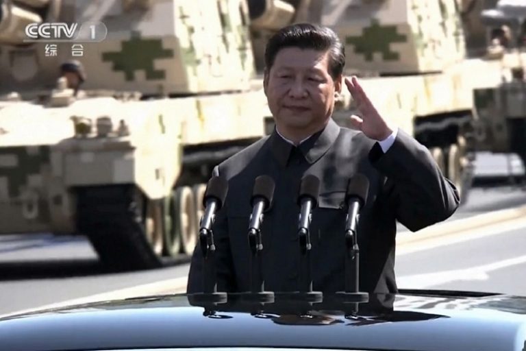 習近平閱兵行「左手禮」藏秘密？網友官媒各有說法