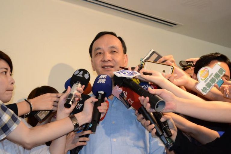 連戰赴陸觀閱兵 國民黨主席：送考紀會討論