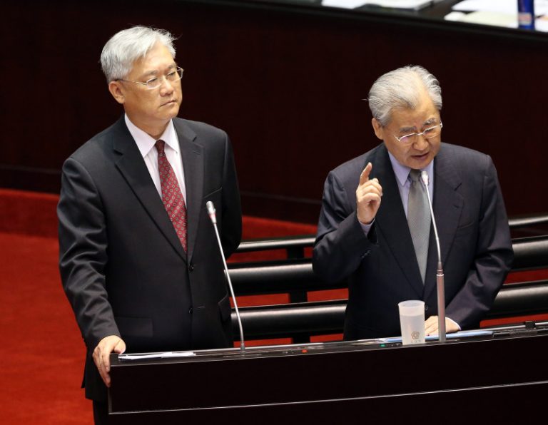 抗議卡式台胞證 海基會職員卻辦卡 立委：夏張會暫停