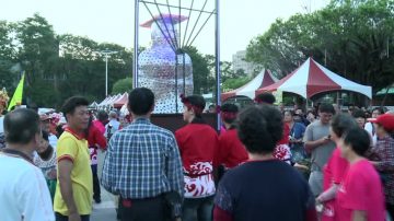 台首座螺丝打造妈祖像绕境 民众踩街欢迎