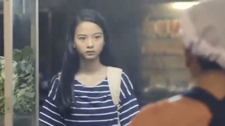 攤販突然請女孩吃飯 知道原因后她大哭不止
