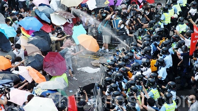 【热点互动】香港雨伞运动周年 回顾与展望