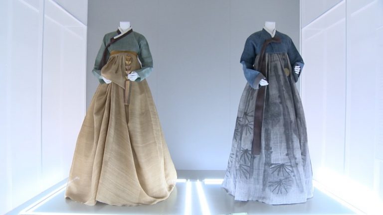 河智苑、NANA出席 韓服設計40周年展示會 「李英姬展－風、希望」