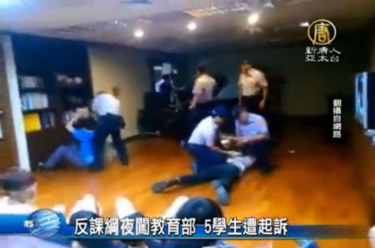 反課綱夜闖教育部 5學生遭起訴